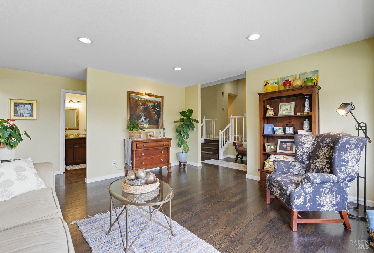 Detail Gallery Image 9 of 63 For 4774 Carissa Ave, Santa Rosa,  CA 95405 - 4 Beds | 2/1 Baths
