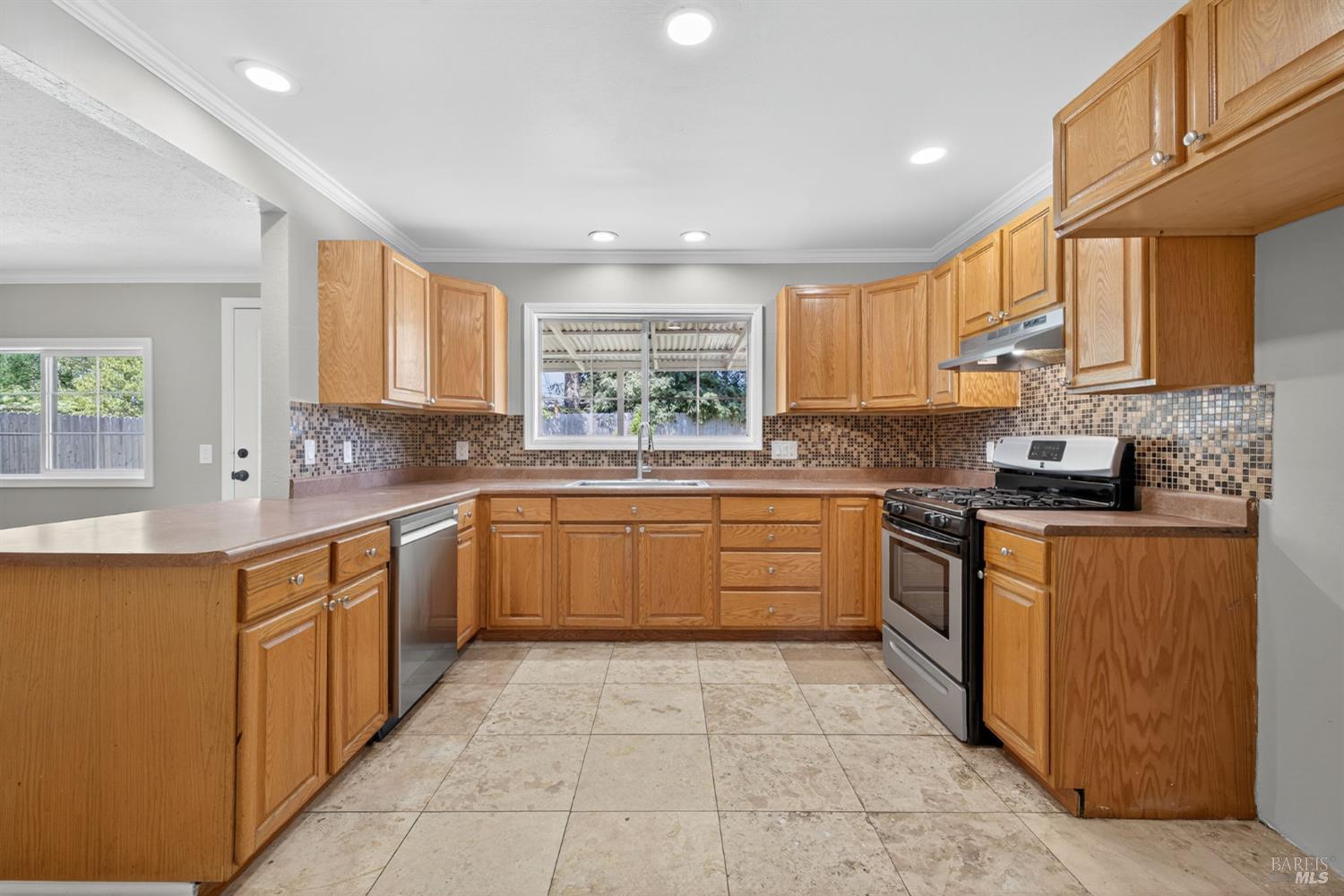 Detail Gallery Image 8 of 32 For 959 San Clemente Dr, Santa Rosa,  CA 95404 - 3 Beds | 2 Baths