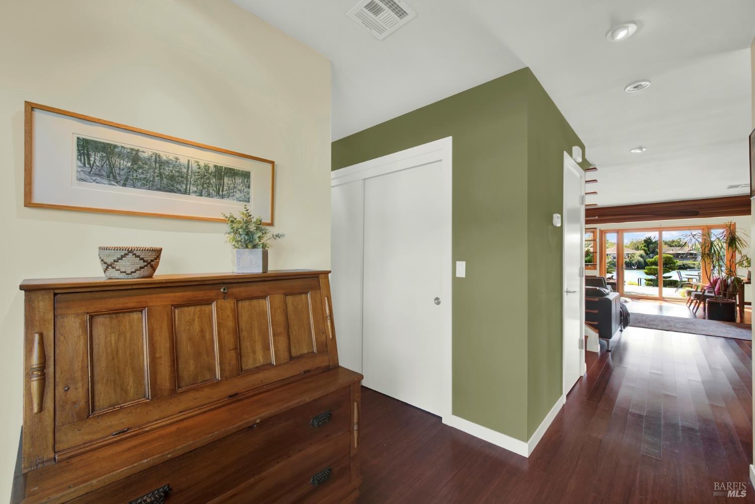 Detail Gallery Image 10 of 97 For 927 Marina Dr, Napa,  CA 94559 - 3 Beds | 2/1 Baths
