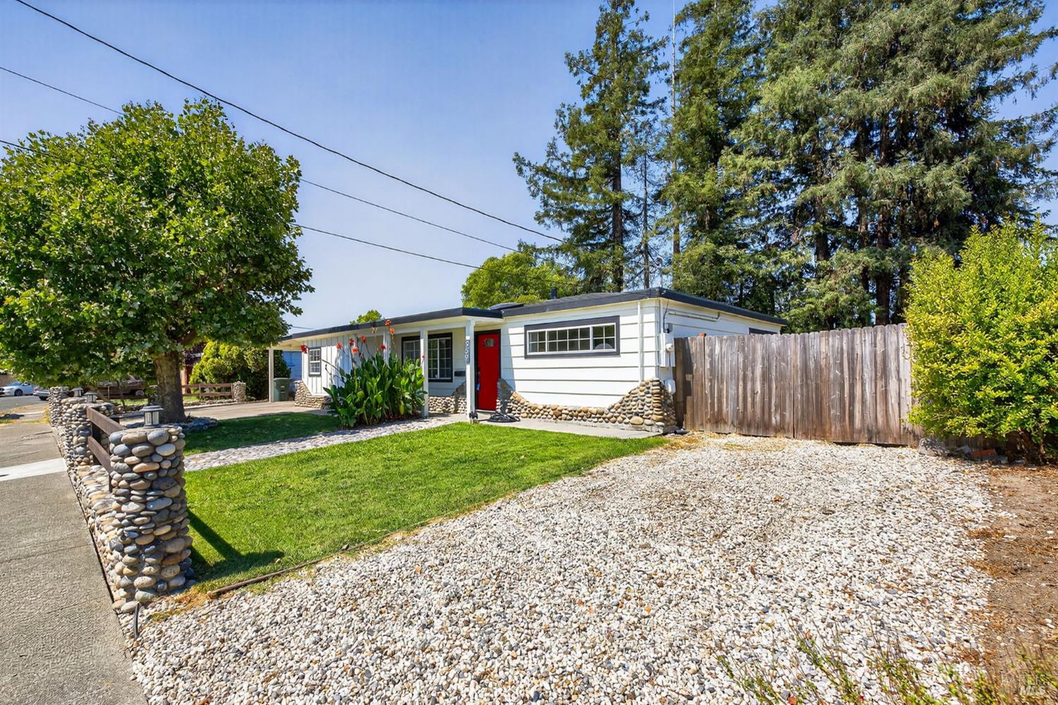 Detail Gallery Image 2 of 32 For 959 San Clemente Dr, Santa Rosa,  CA 95404 - 3 Beds | 2 Baths