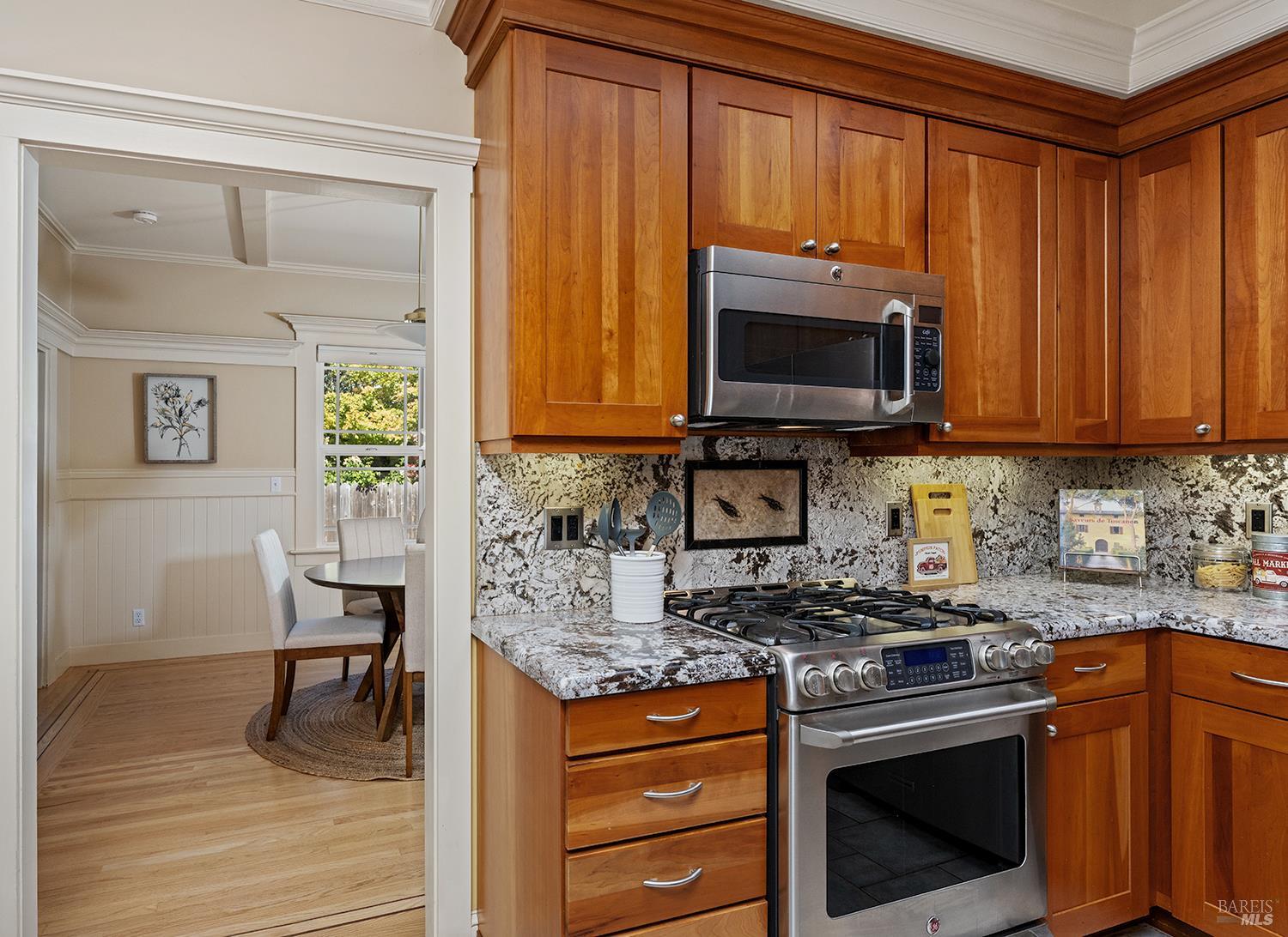 Detail Gallery Image 16 of 38 For 95 Florence Ave, San Anselmo,  CA 94960 - 4 Beds | 3/1 Baths