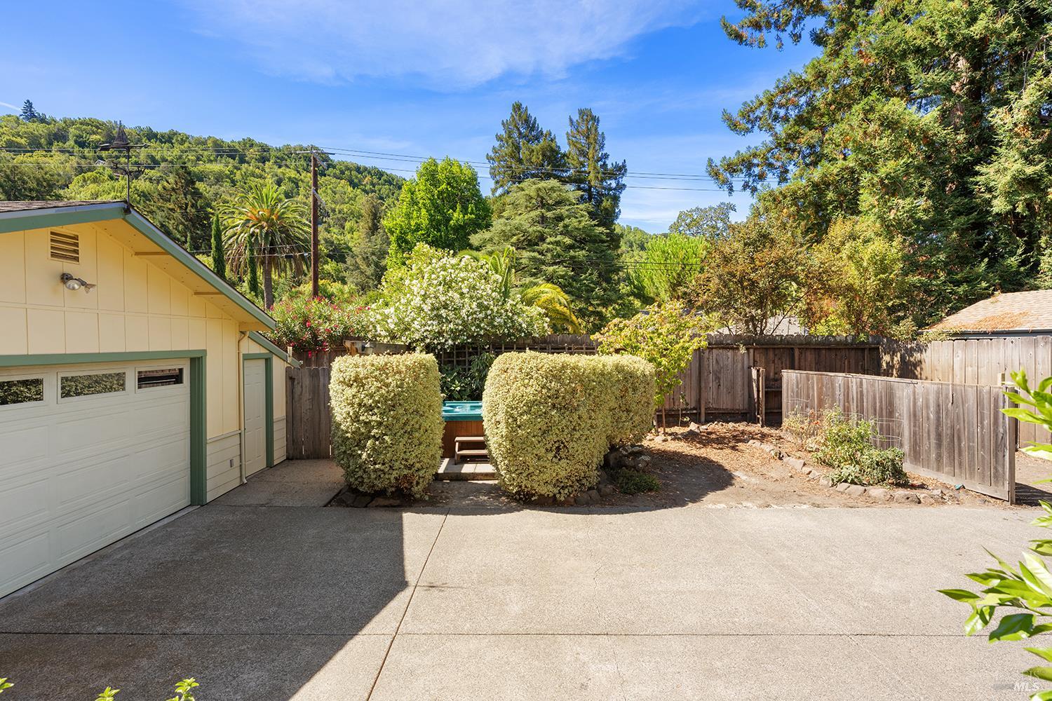 Detail Gallery Image 27 of 38 For 95 Florence Ave, San Anselmo,  CA 94960 - 4 Beds | 3/1 Baths