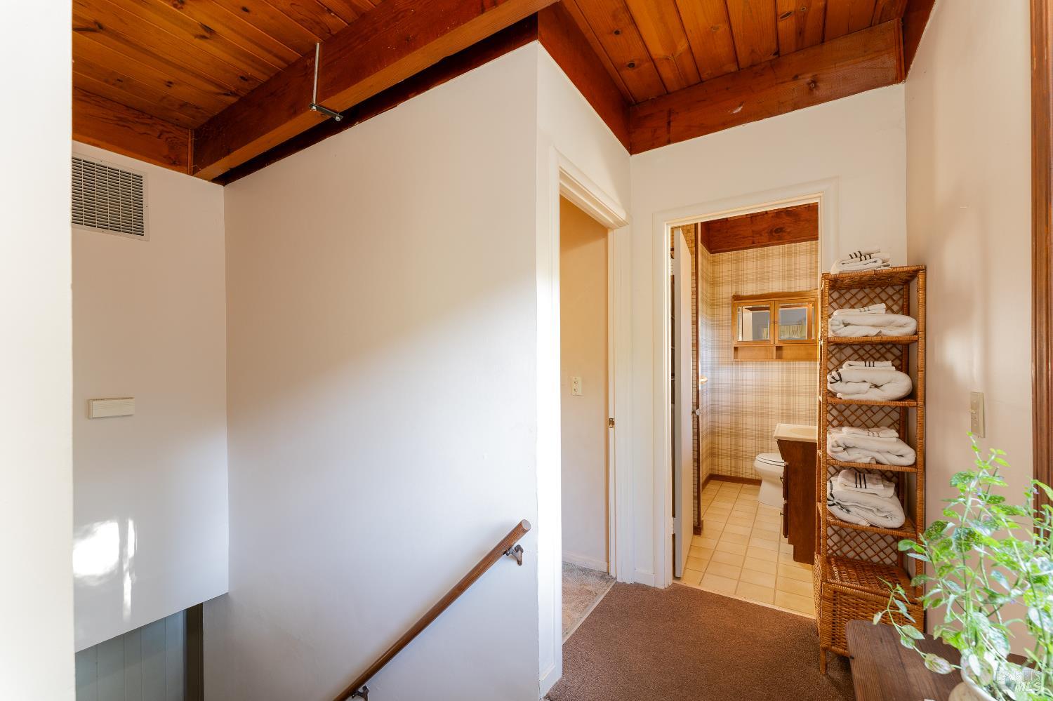 Detail Gallery Image 12 of 27 For 1240 Helen Ave, Ukiah,  CA 95482 - 3 Beds | 2 Baths