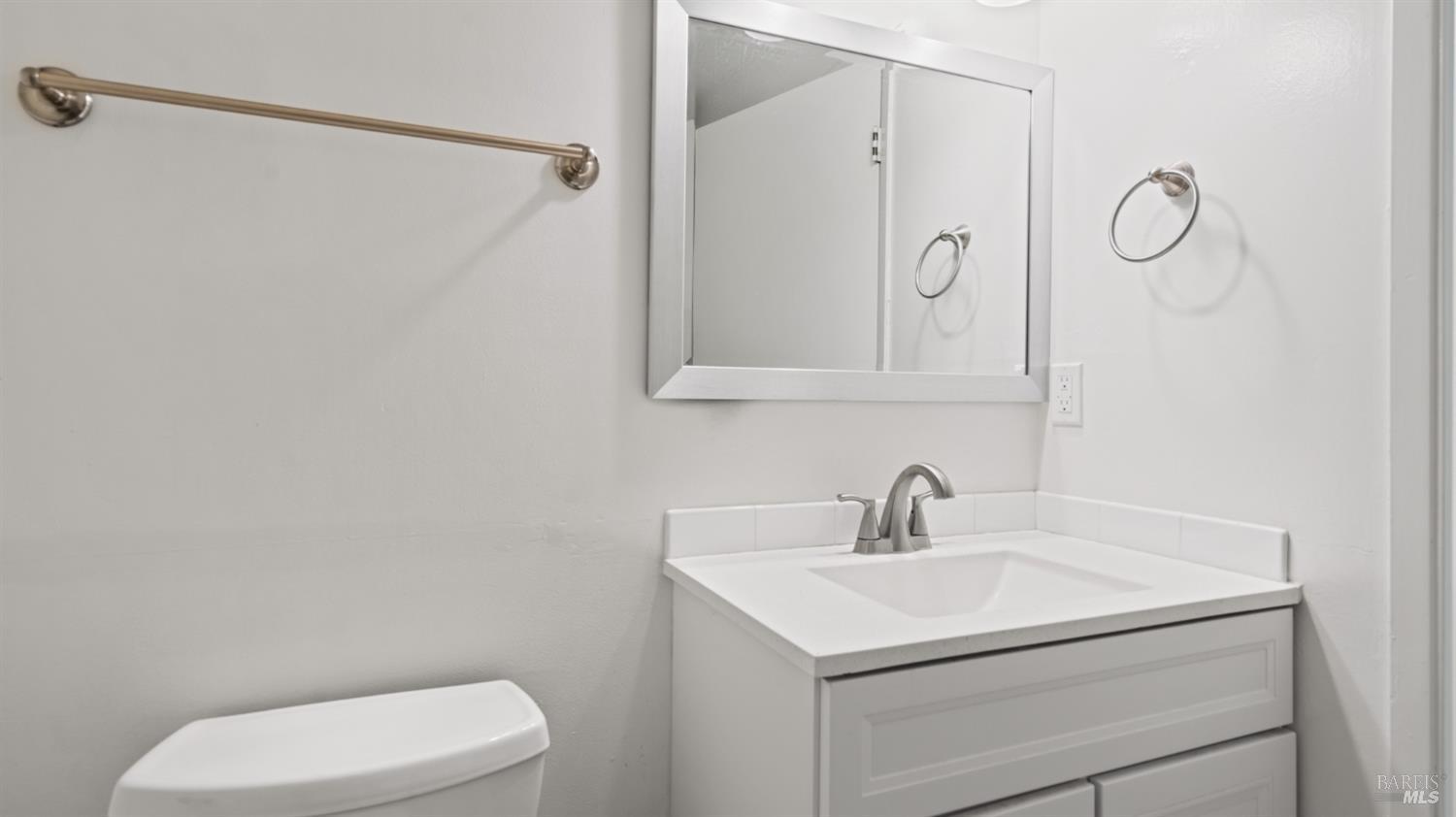 Detail Gallery Image 8 of 33 For 900 Southampton Rd #110,  Benicia,  CA 94510 - 2 Beds | 1/1 Baths