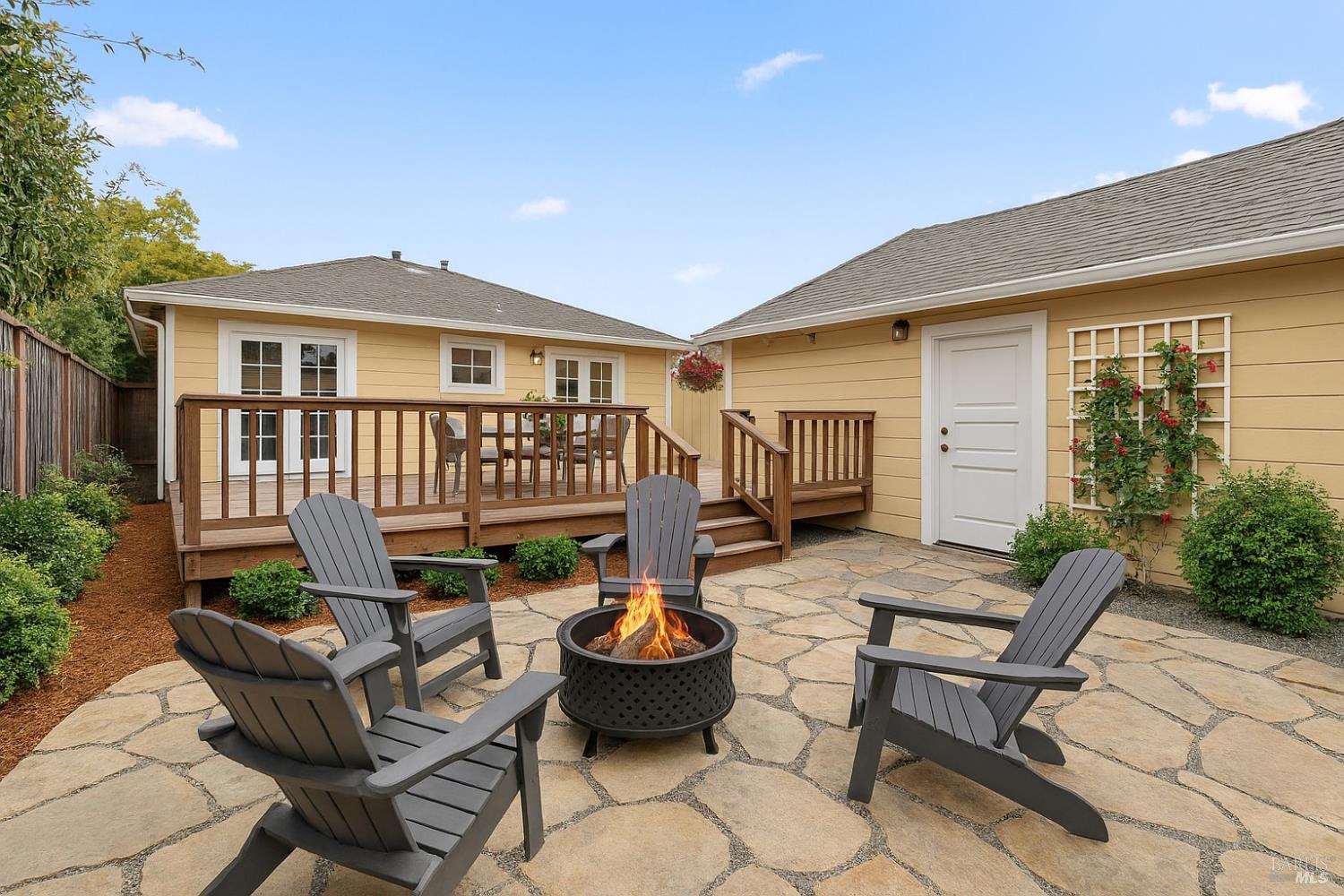 Detail Gallery Image 20 of 34 For 851 Western Ave, Petaluma,  CA 94952 - 3 Beds | 1/1 Baths