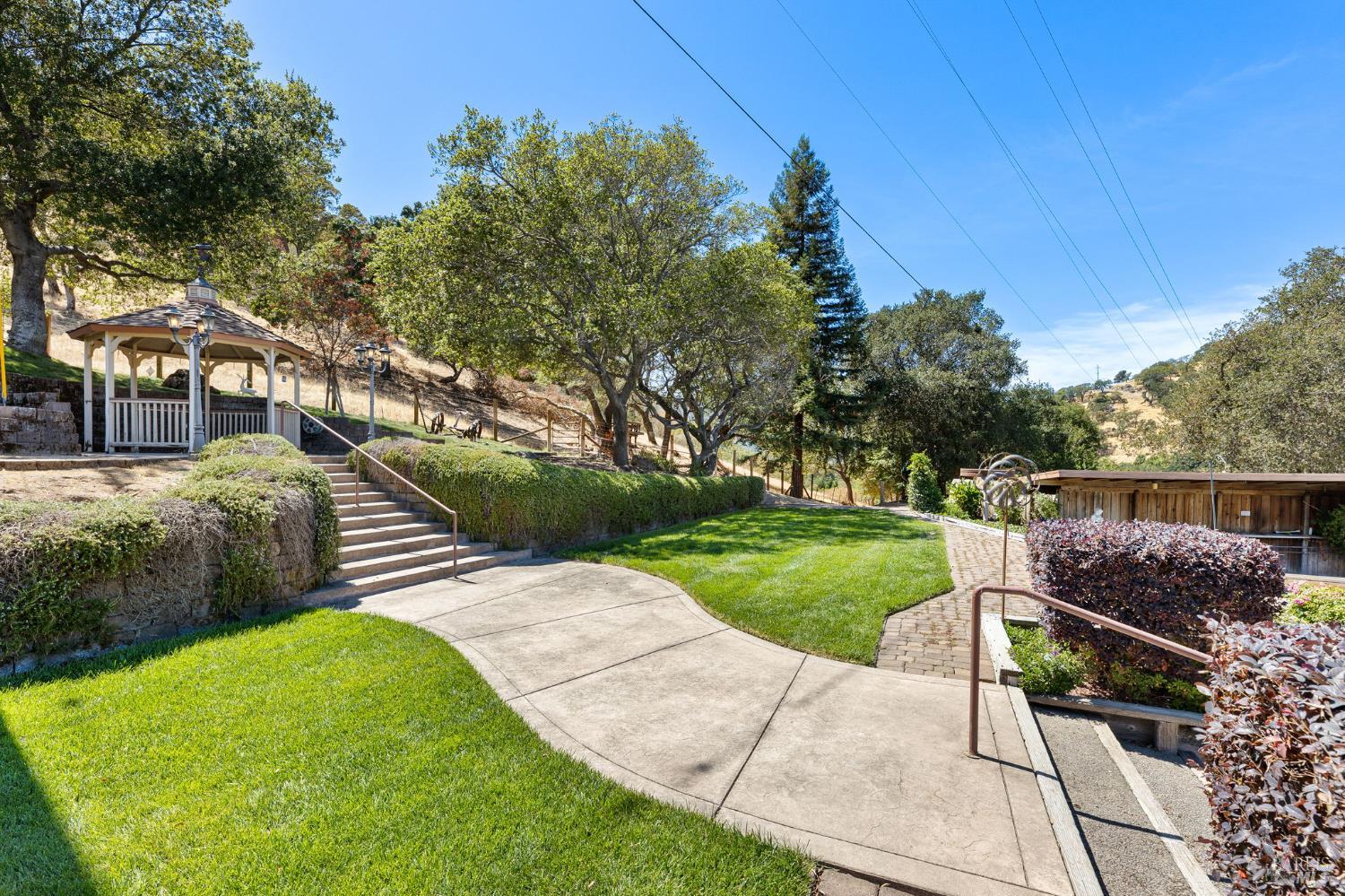 Detail Gallery Image 9 of 64 For 1850 Cravea Ln, Fairfield,  CA 94534 - 5 Beds | 2/1 Baths