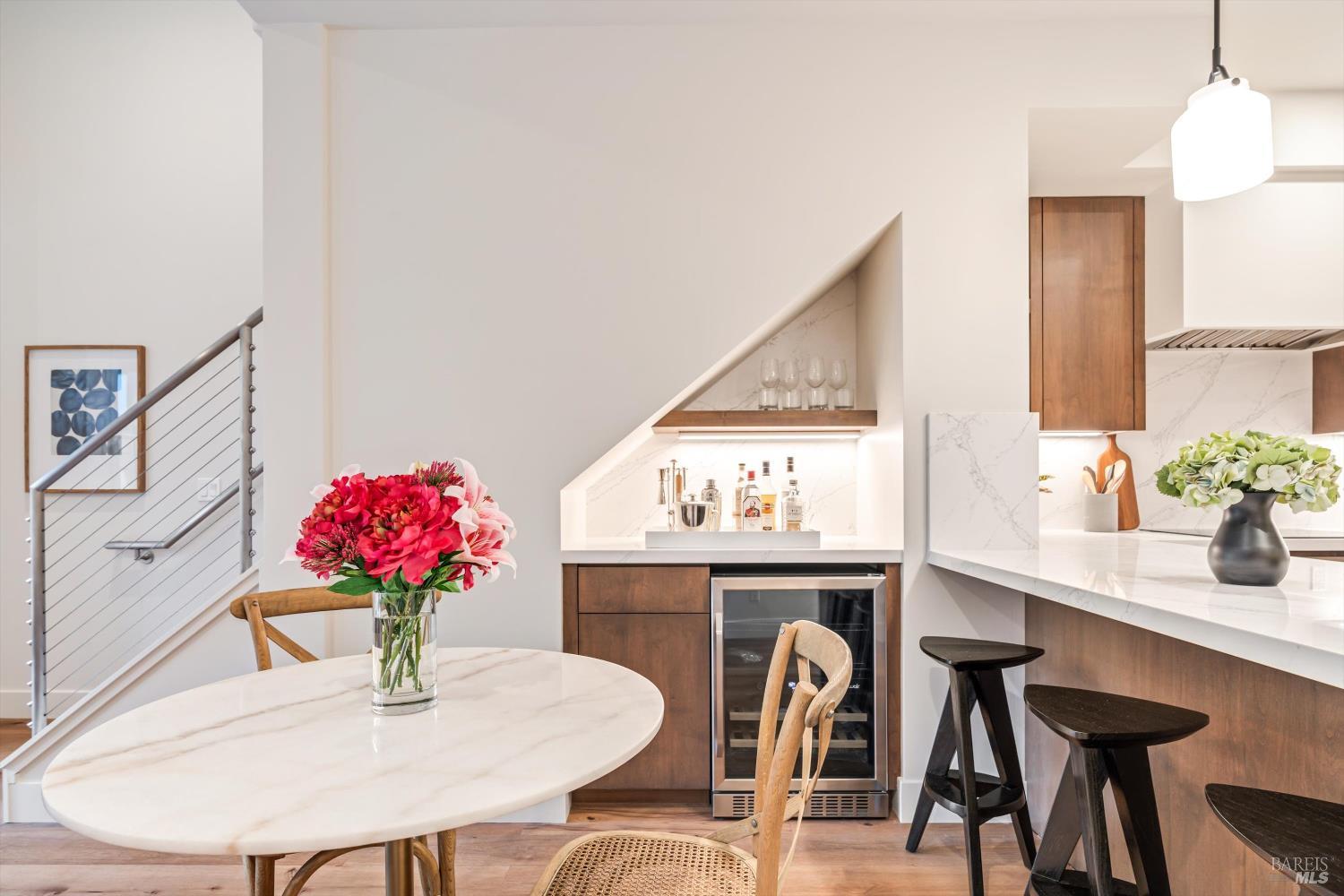 Detail Gallery Image 7 of 30 For 532 Grove St, Healdsburg,  CA 95448 - 2 Beds | 1/1 Baths