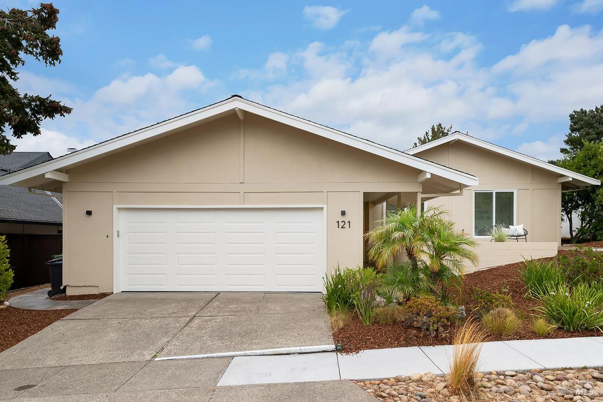 Detail Gallery Image 31 of 50 For 121 San Marino Dr, San Rafael,  CA 94901 - 3 Beds | 2 Baths