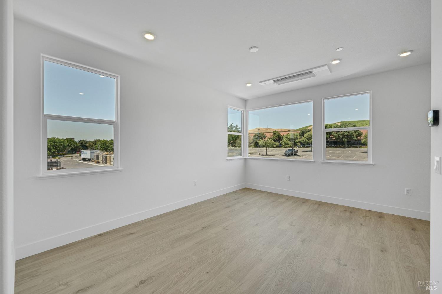 Detail Gallery Image 4 of 23 For 299 Hermes Cmn, Livermore,  CA 94551 - 1 Beds | 1/1 Baths