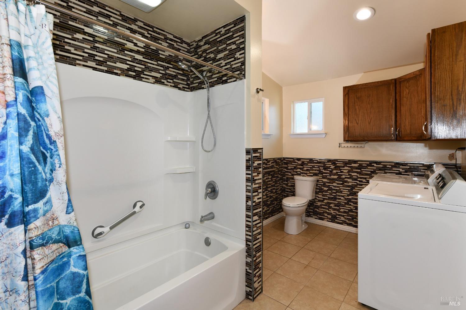 Detail Gallery Image 17 of 30 For 1215 Rutledge Ave, Santa Rosa,  CA 95404 - 4 Beds | 2 Baths