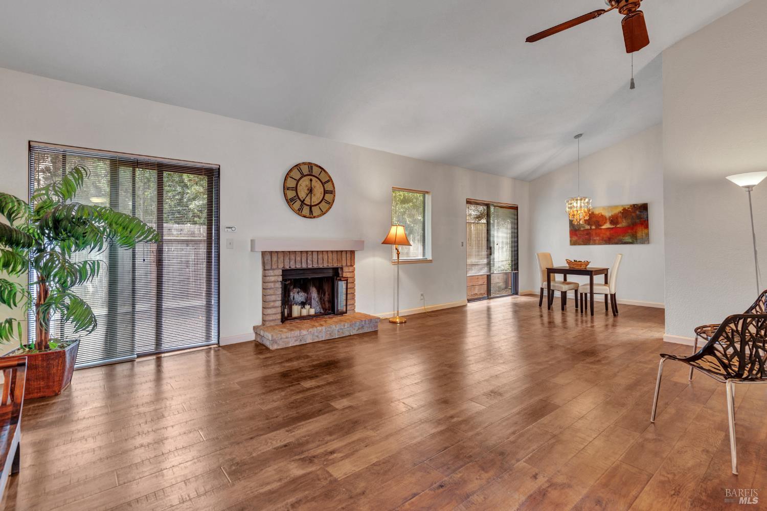Detail Gallery Image 15 of 46 For 557 Willow Ct, Benicia,  CA 94510 - 2 Beds | 2/1 Baths