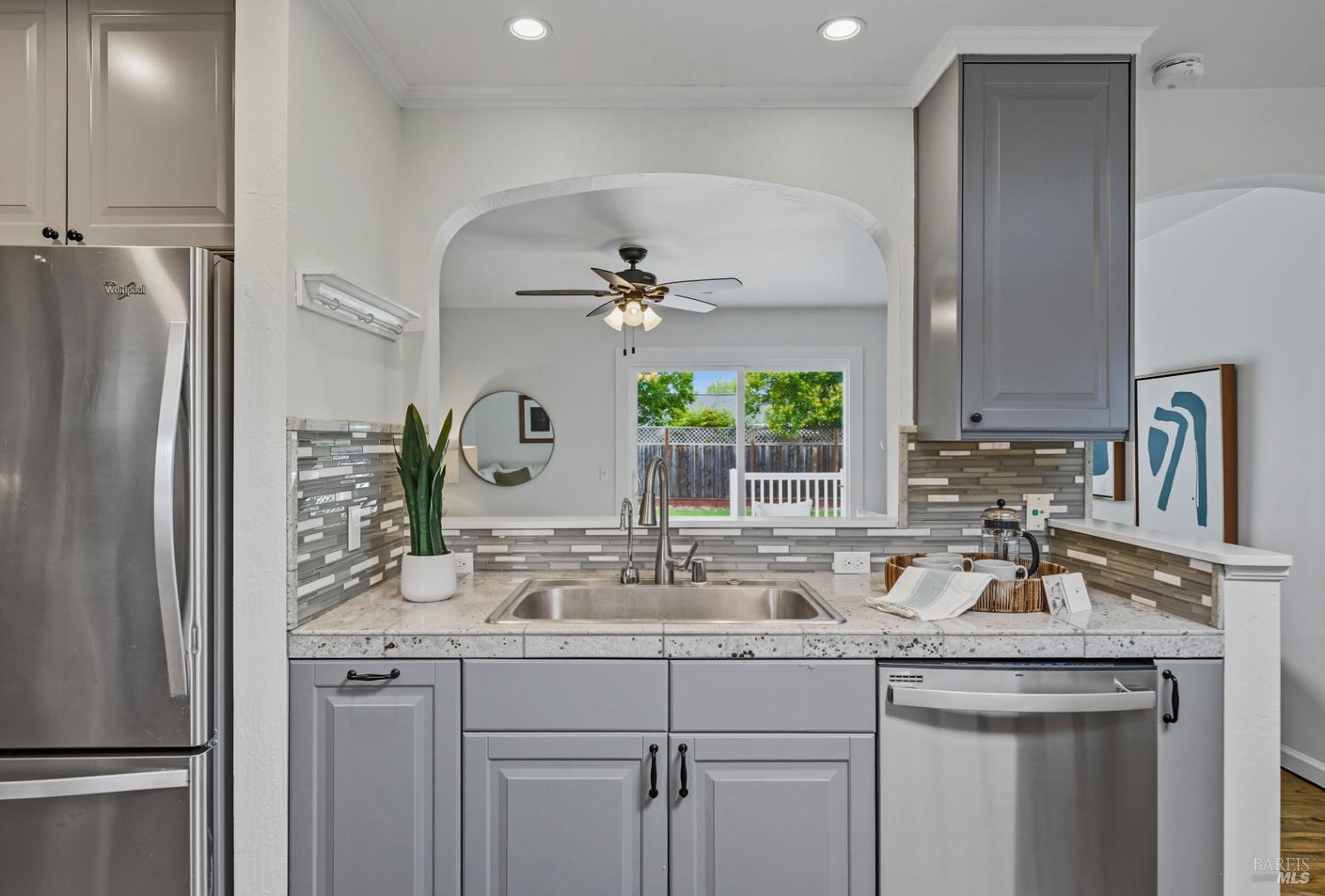Detail Gallery Image 5 of 23 For 637 Saint Francis Dr, Petaluma,  CA 94954 - 3 Beds | 1 Baths