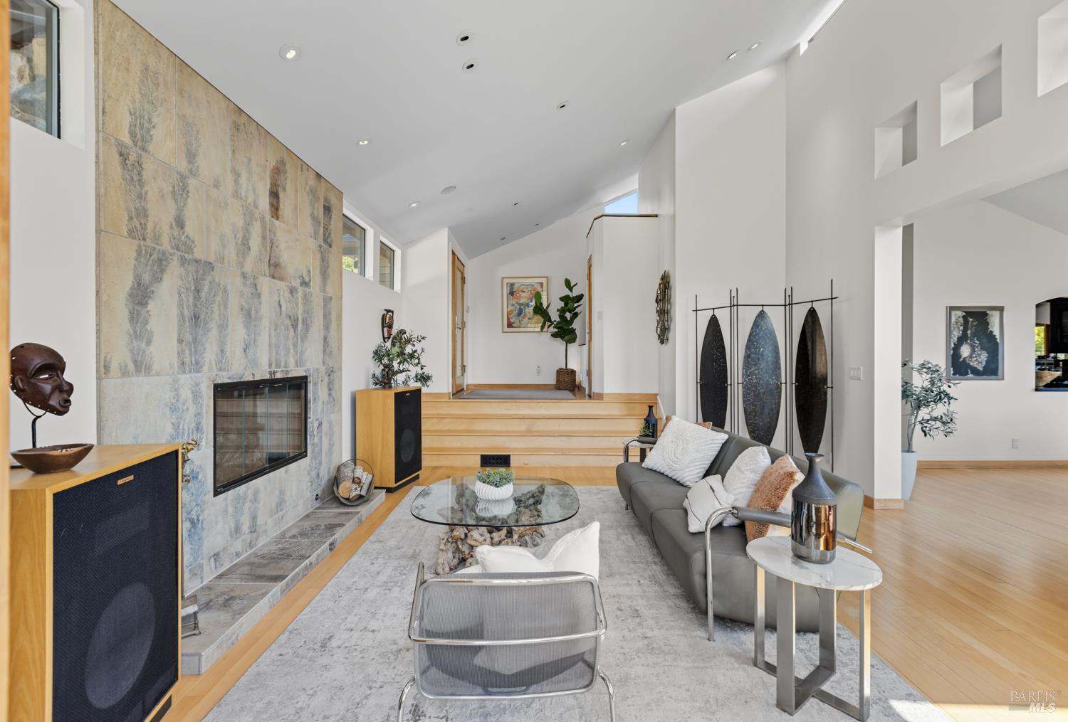 Detail Gallery Image 12 of 63 For 103 Holstein Rd, San Anselmo,  CA 94960 - 3 Beds | 2/1 Baths