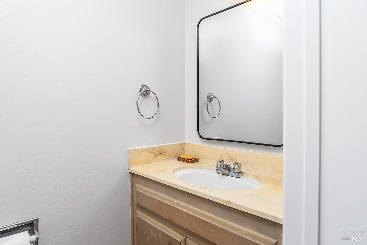 Detail Gallery Image 14 of 23 For 3 Glen Dr, Fairfax,  CA 94930 - 3 Beds | 2/1 Baths