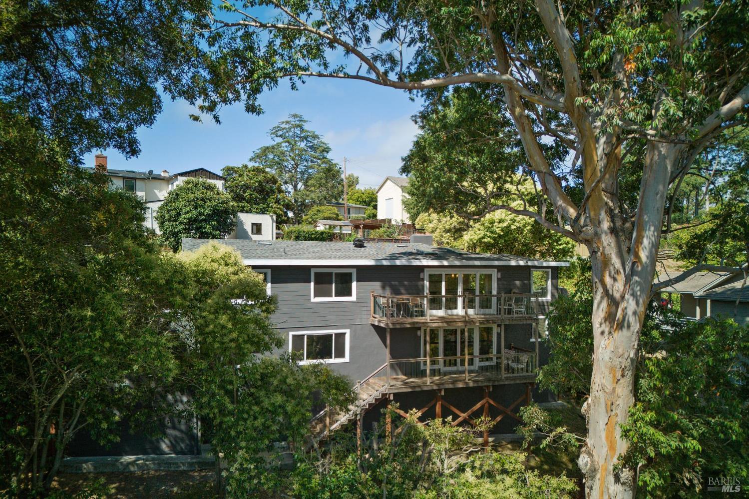 Detail Gallery Image 36 of 38 For 102 Marina Court Dr, San Rafael,  CA 94901 - 4 Beds | 3 Baths