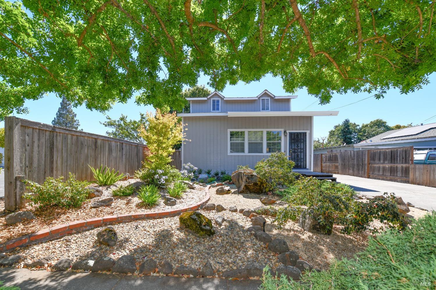 Detail Gallery Image 3 of 30 For 1215 Rutledge Ave, Santa Rosa,  CA 95404 - 4 Beds | 2 Baths