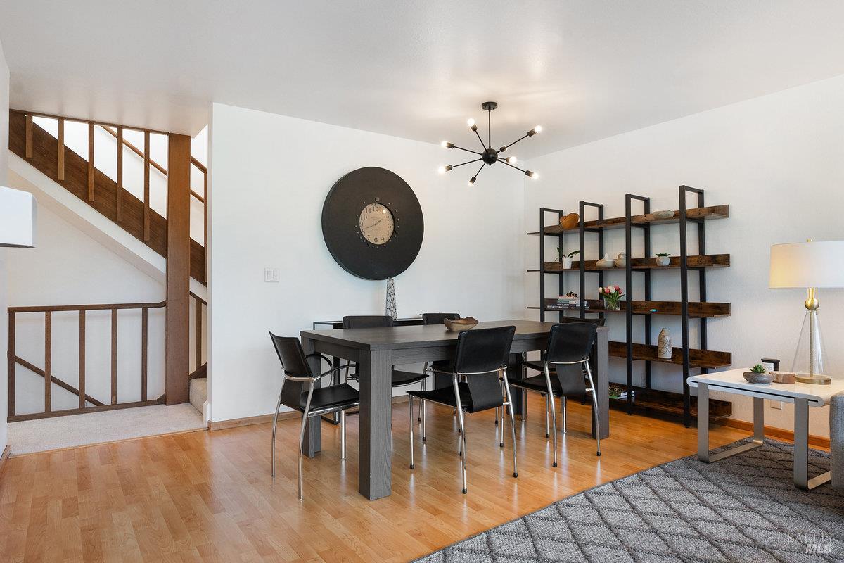 Detail Gallery Image 6 of 32 For 154 Professional Center Pkwy, San Rafael,  CA 94903 - 3 Beds | 2/1 Baths