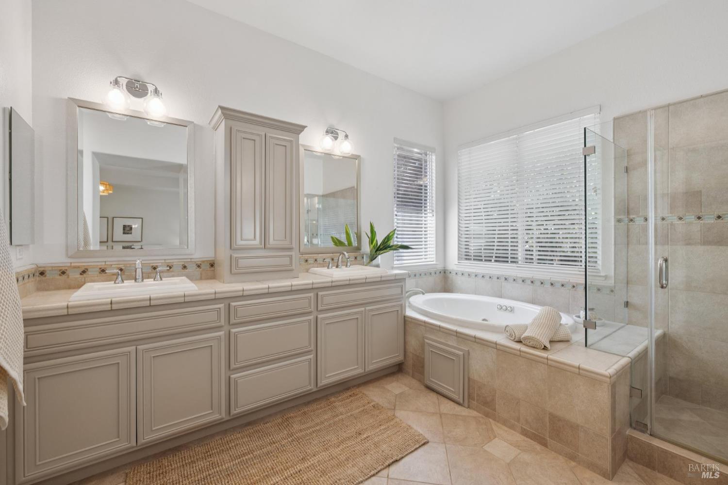 Detail Gallery Image 26 of 49 For 221 Spindle Ct, San Rafael,  CA 94903 - 4 Beds | 4 Baths
