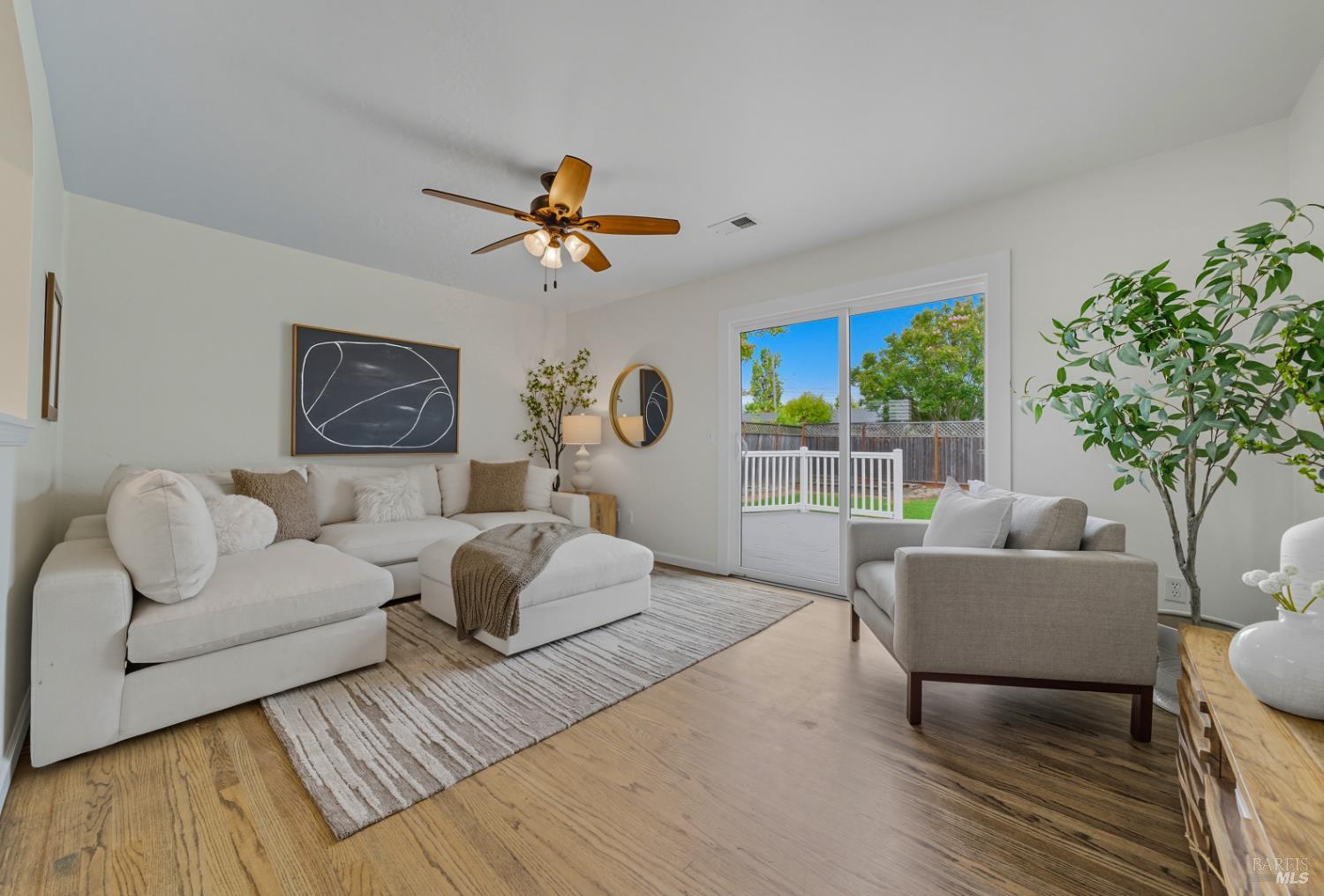 Detail Gallery Image 10 of 23 For 637 Saint Francis Dr, Petaluma,  CA 94954 - 3 Beds | 1 Baths