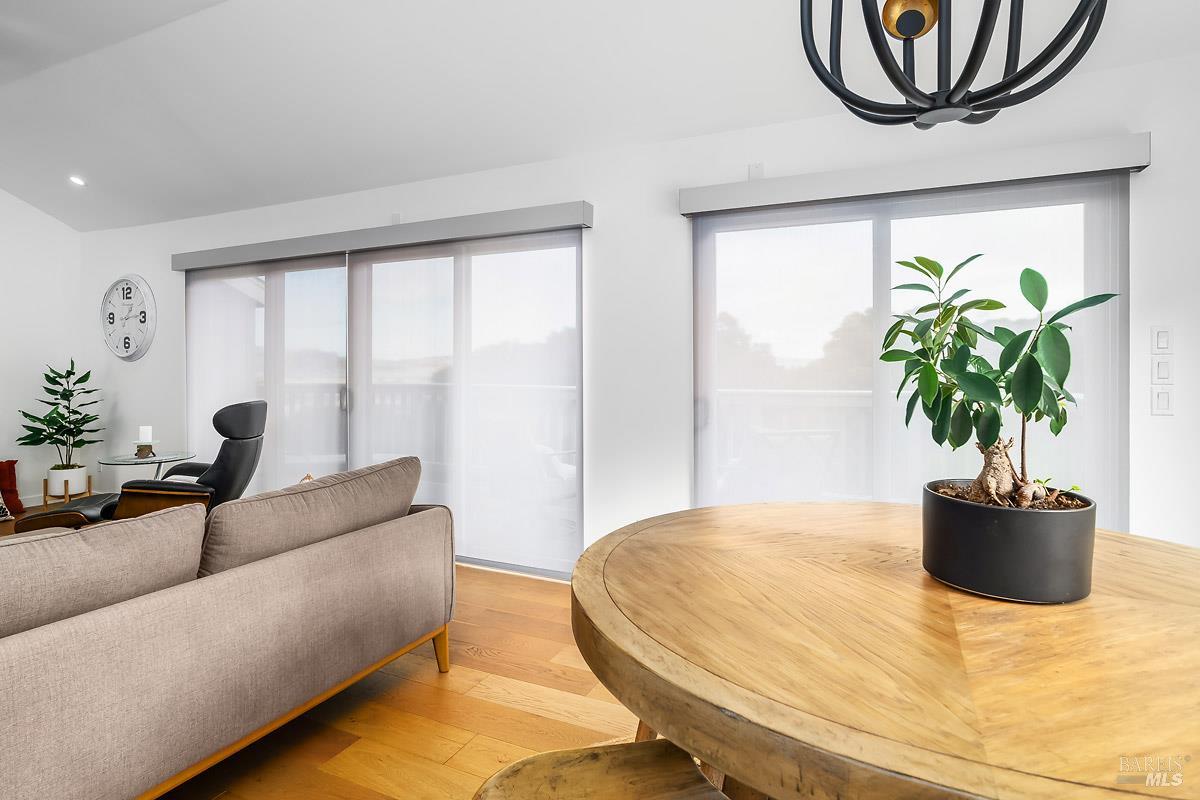 Detail Gallery Image 13 of 43 For 30 Toyon Ct, Corte Madera,  CA 94925 - 2 Beds | 2 Baths