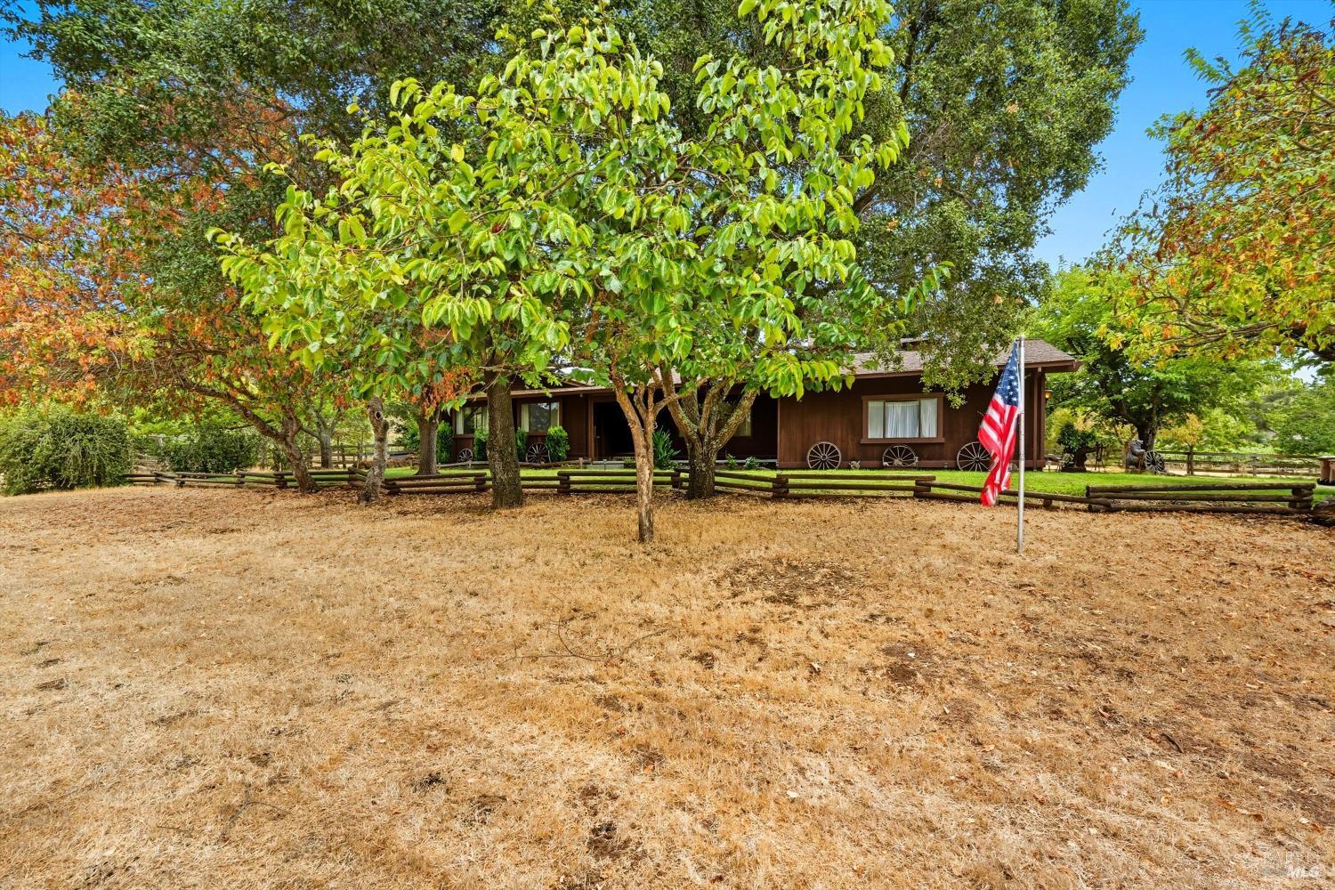 Detail Gallery Image 4 of 28 For 4295 E 3rd Ave, Napa,  CA 94558 - 3 Beds | 2 Baths