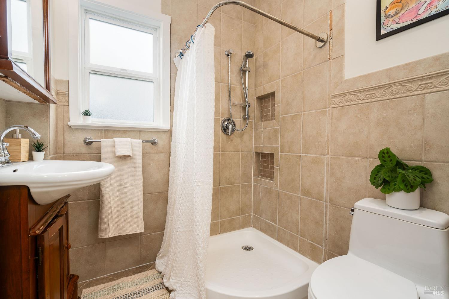 Detail Gallery Image 24 of 52 For 3009 Humboldt Ave, Oakland,  CA 94602 - 5 Beds | 2 Baths