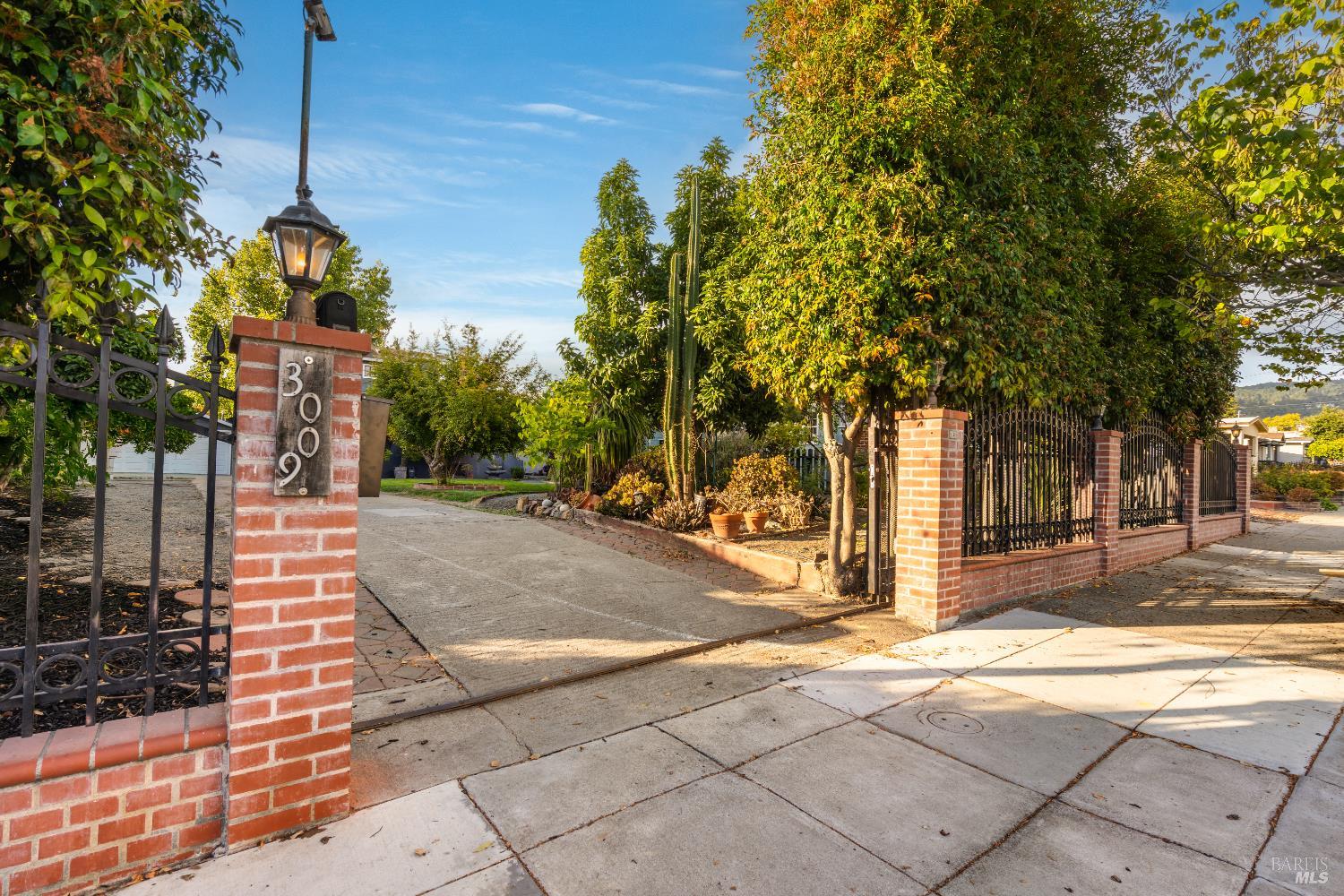 Detail Gallery Image 52 of 52 For 3009 Humboldt Ave, Oakland,  CA 94602 - 5 Beds | 2 Baths