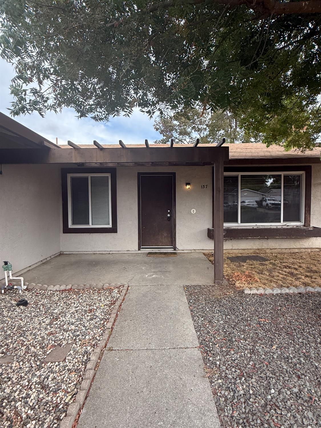 Detail Gallery Image 2 of 17 For 137 Edwin Dr, Vacaville,  CA 95687 - 3 Beds | 2 Baths