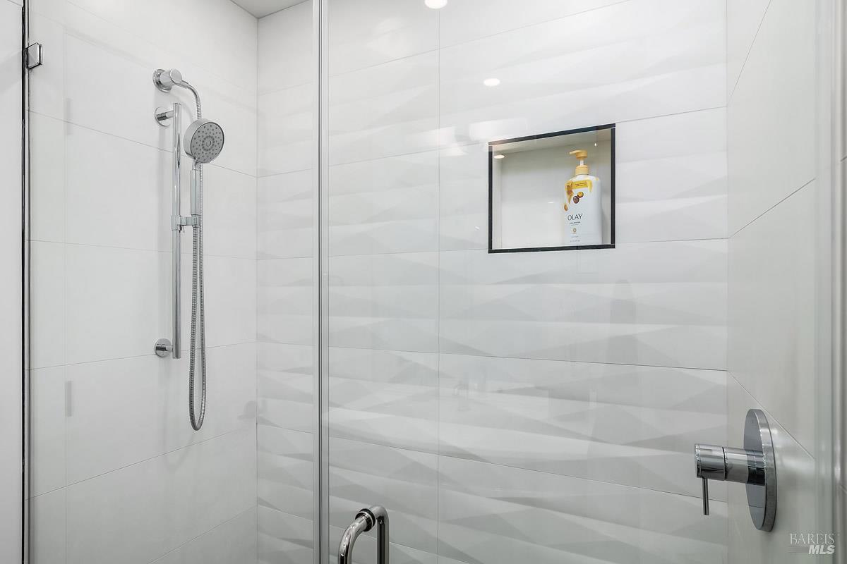 Detail Gallery Image 22 of 43 For 30 Toyon Ct, Corte Madera,  CA 94925 - 2 Beds | 2 Baths