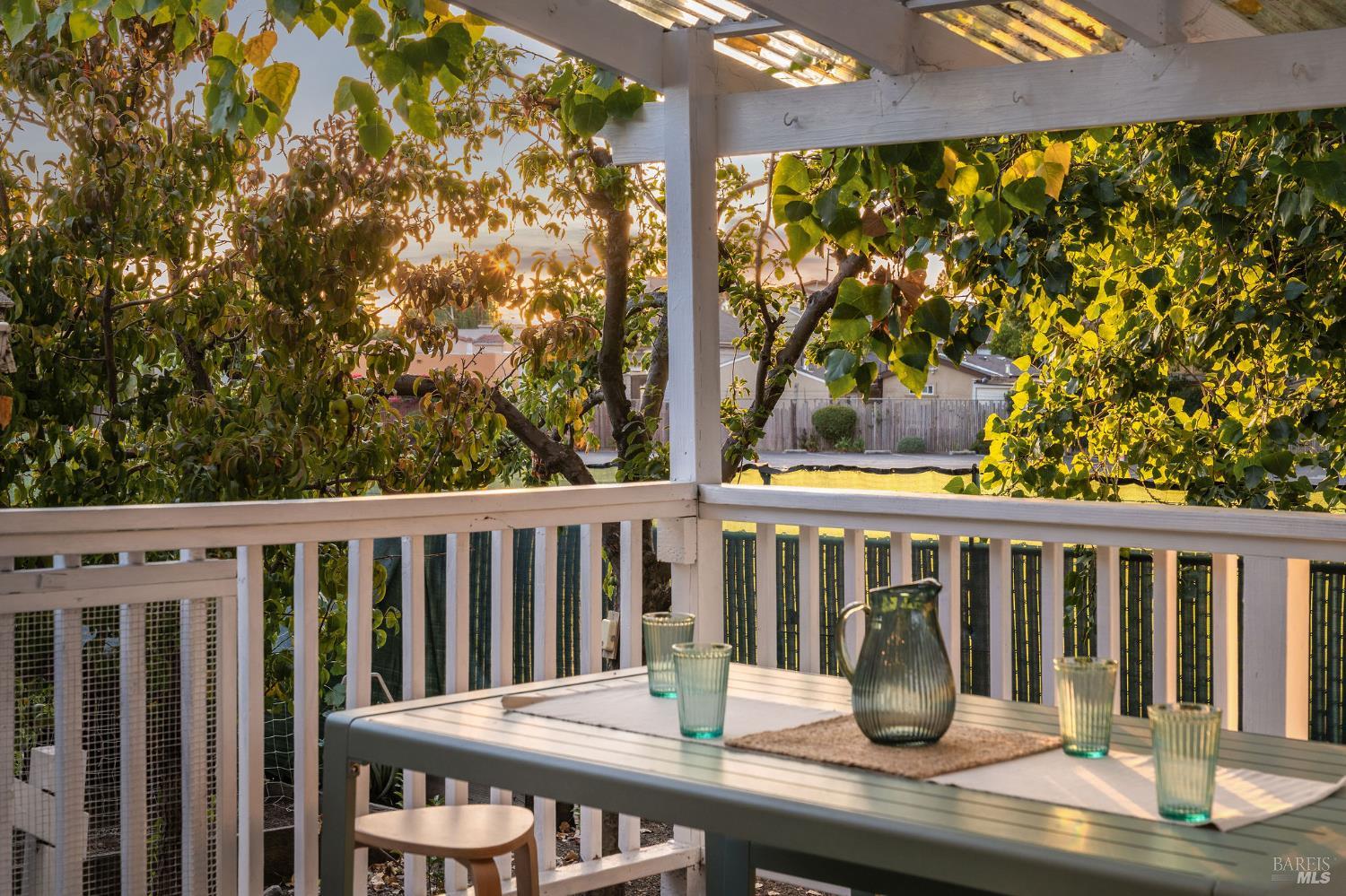 Detail Gallery Image 5 of 52 For 3009 Humboldt Ave, Oakland,  CA 94602 - 5 Beds | 2 Baths