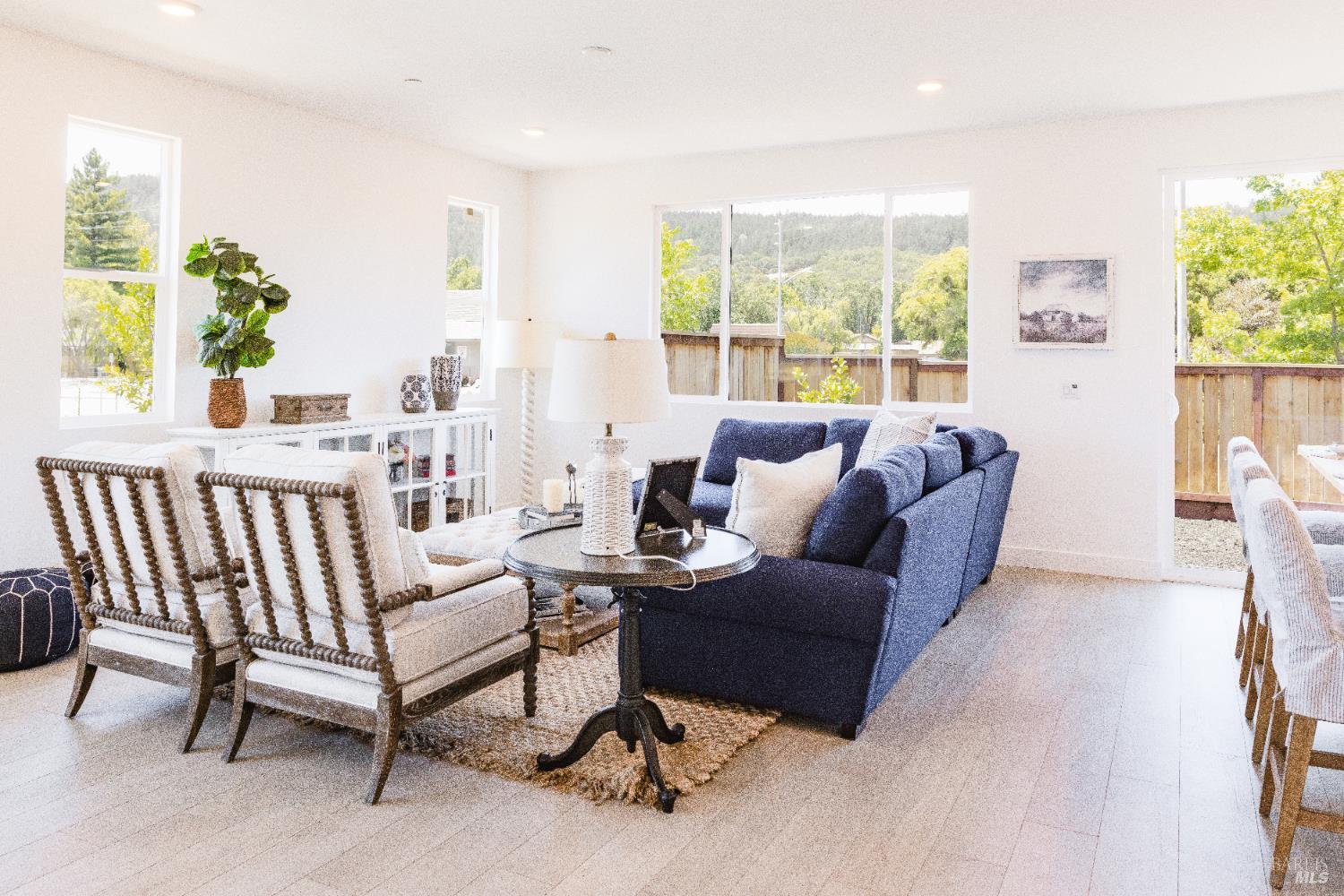 Detail Gallery Image 4 of 16 For 6601 Stone Bridge Rd, Santa Rosa,  CA 95409 - 3 Beds | 2 Baths