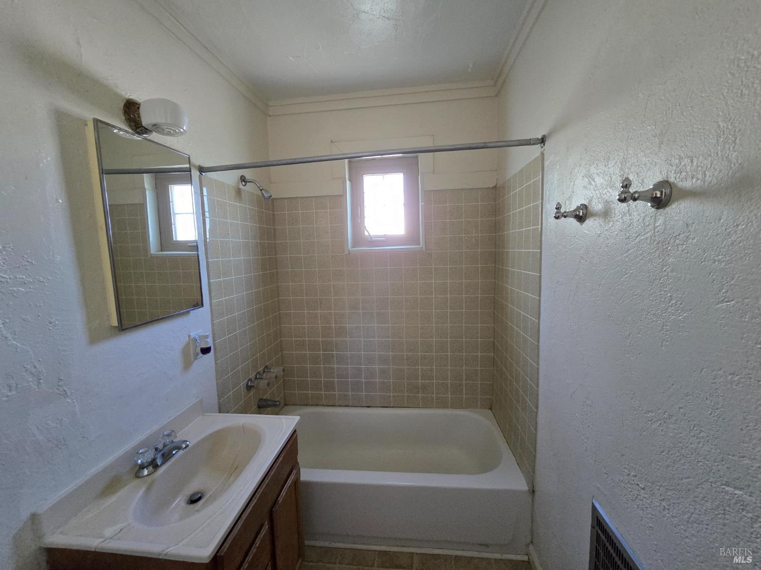 Detail Gallery Image 10 of 17 For 113 E 4th St, Cloverdale,  CA 95425 - – Beds | – Baths