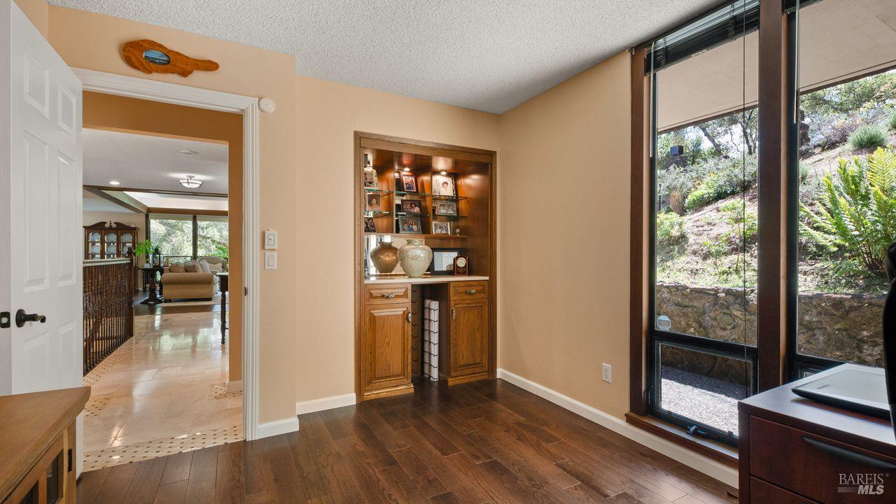 Detail Gallery Image 27 of 42 For 170 Wild Horse Valley Dr, Novato,  CA 94947 - 5 Beds | 2/1 Baths