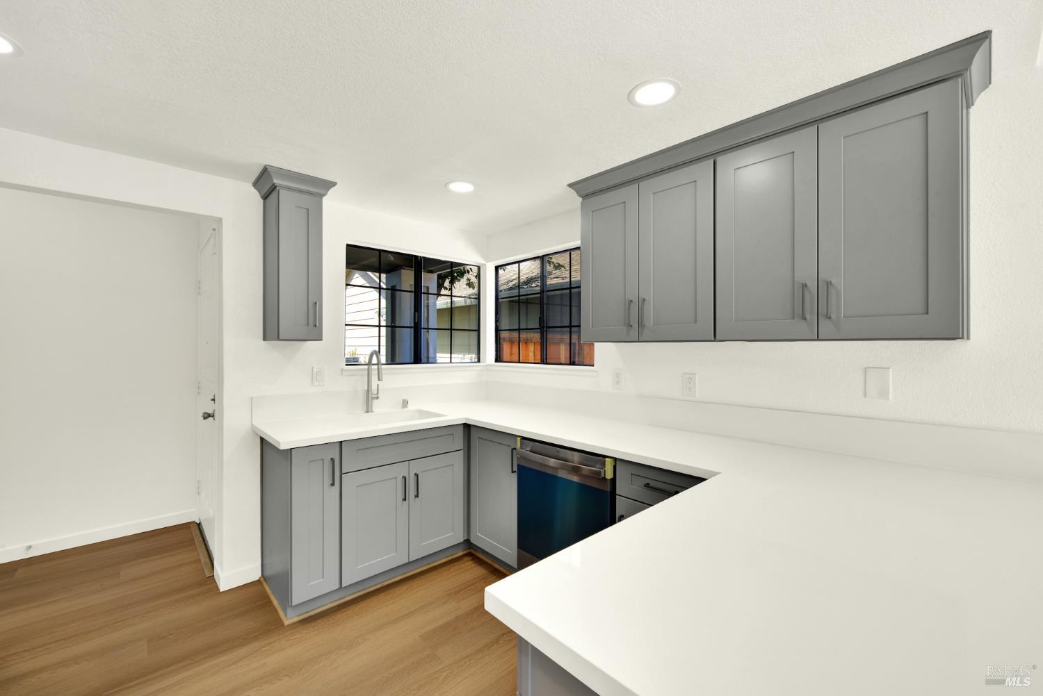 Detail Gallery Image 7 of 55 For 260 Neptunes Ct, Vallejo,  CA 94591 - 3 Beds | 3 Baths