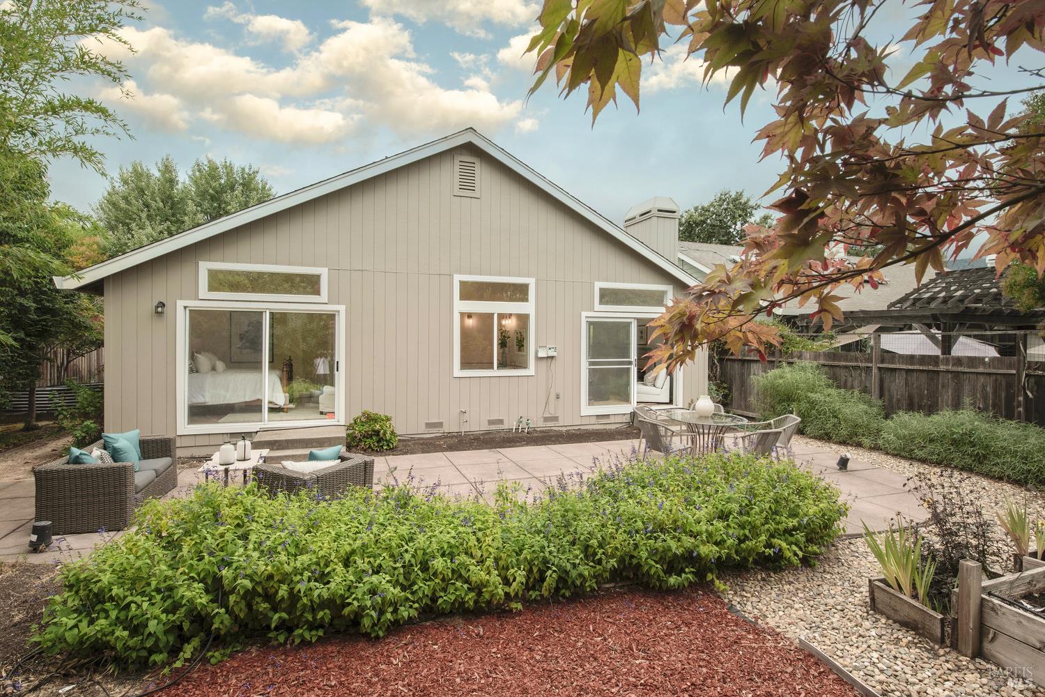 Detail Gallery Image 3 of 47 For 15401 Thomas St, Glen Ellen,  CA 95442 - 3 Beds | 2 Baths