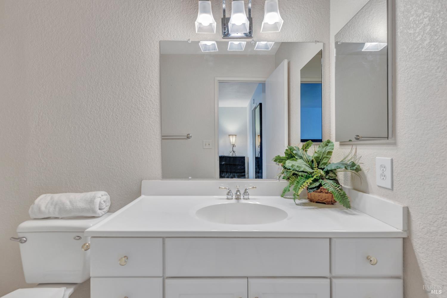 Detail Gallery Image 36 of 46 For 557 Willow Ct, Benicia,  CA 94510 - 2 Beds | 2/1 Baths