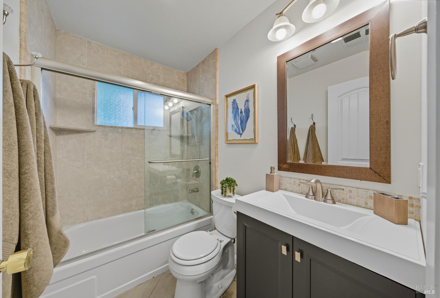Detail Gallery Image 14 of 23 For 637 Saint Francis Dr, Petaluma,  CA 94954 - 3 Beds | 1 Baths
