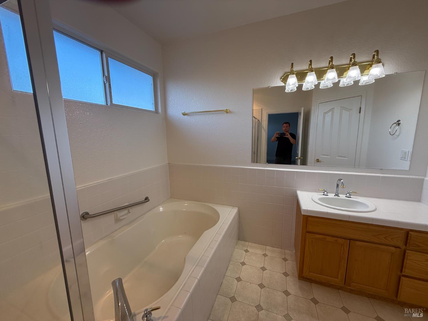 Detail Gallery Image 24 of 38 For 316 Acadia Dr, Petaluma,  CA 94954 - 4 Beds | 2/1 Baths