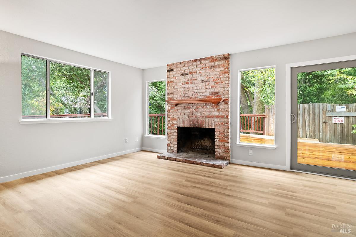 Detail Gallery Image 6 of 23 For 3 Glen Dr, Fairfax,  CA 94930 - 3 Beds | 2/1 Baths