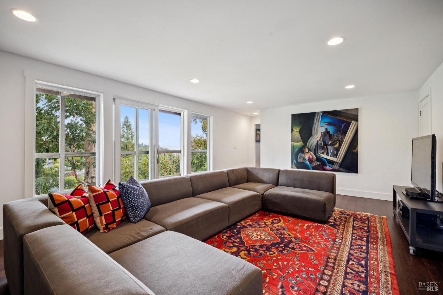 Detail Gallery Image 25 of 38 For 102 Marina Court Dr, San Rafael,  CA 94901 - 4 Beds | 3 Baths