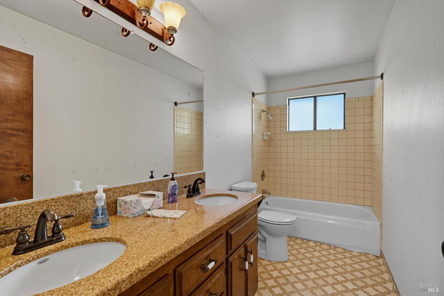 Detail Gallery Image 20 of 28 For 4295 E 3rd Ave, Napa,  CA 94558 - 3 Beds | 2 Baths