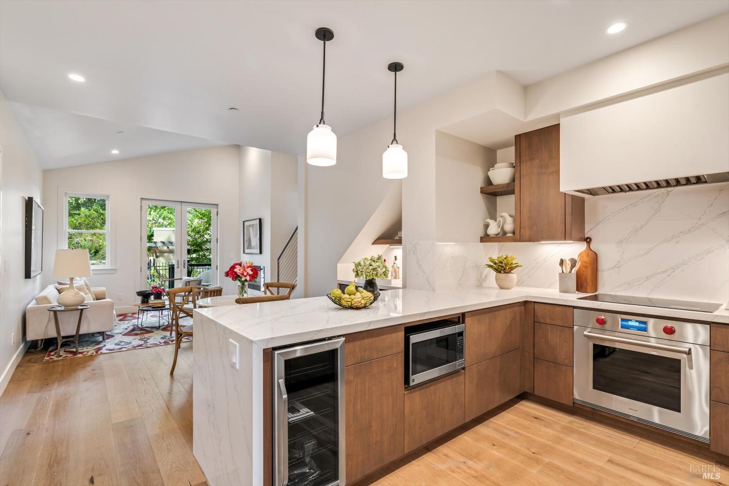 Detail Gallery Image 5 of 30 For 532 Grove St, Healdsburg,  CA 95448 - 2 Beds | 1/1 Baths