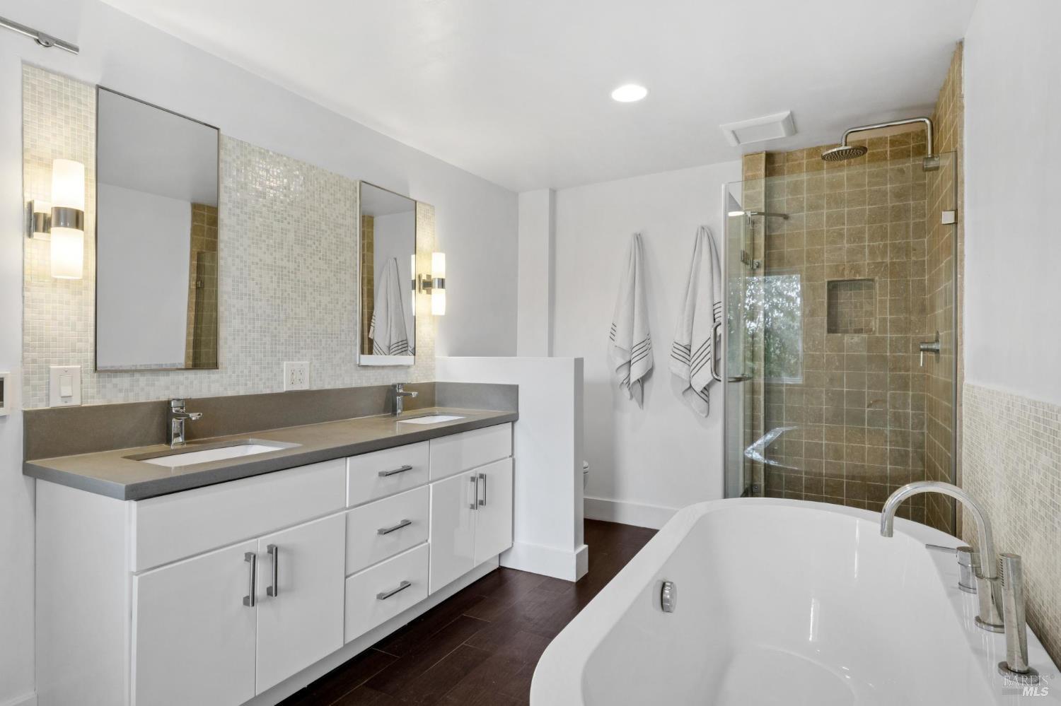 Detail Gallery Image 22 of 38 For 102 Marina Court Dr, San Rafael,  CA 94901 - 4 Beds | 3 Baths