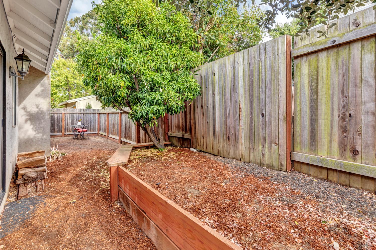 Detail Gallery Image 12 of 46 For 557 Willow Ct, Benicia,  CA 94510 - 2 Beds | 2/1 Baths