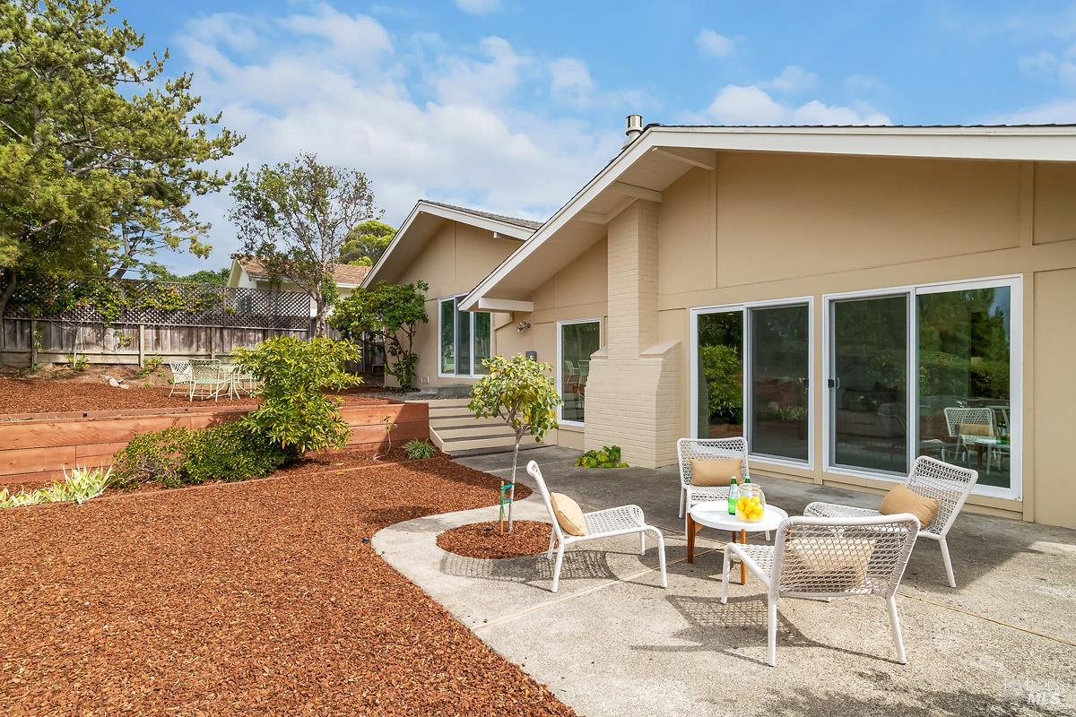 Detail Gallery Image 19 of 50 For 121 San Marino Dr, San Rafael,  CA 94901 - 3 Beds | 2 Baths