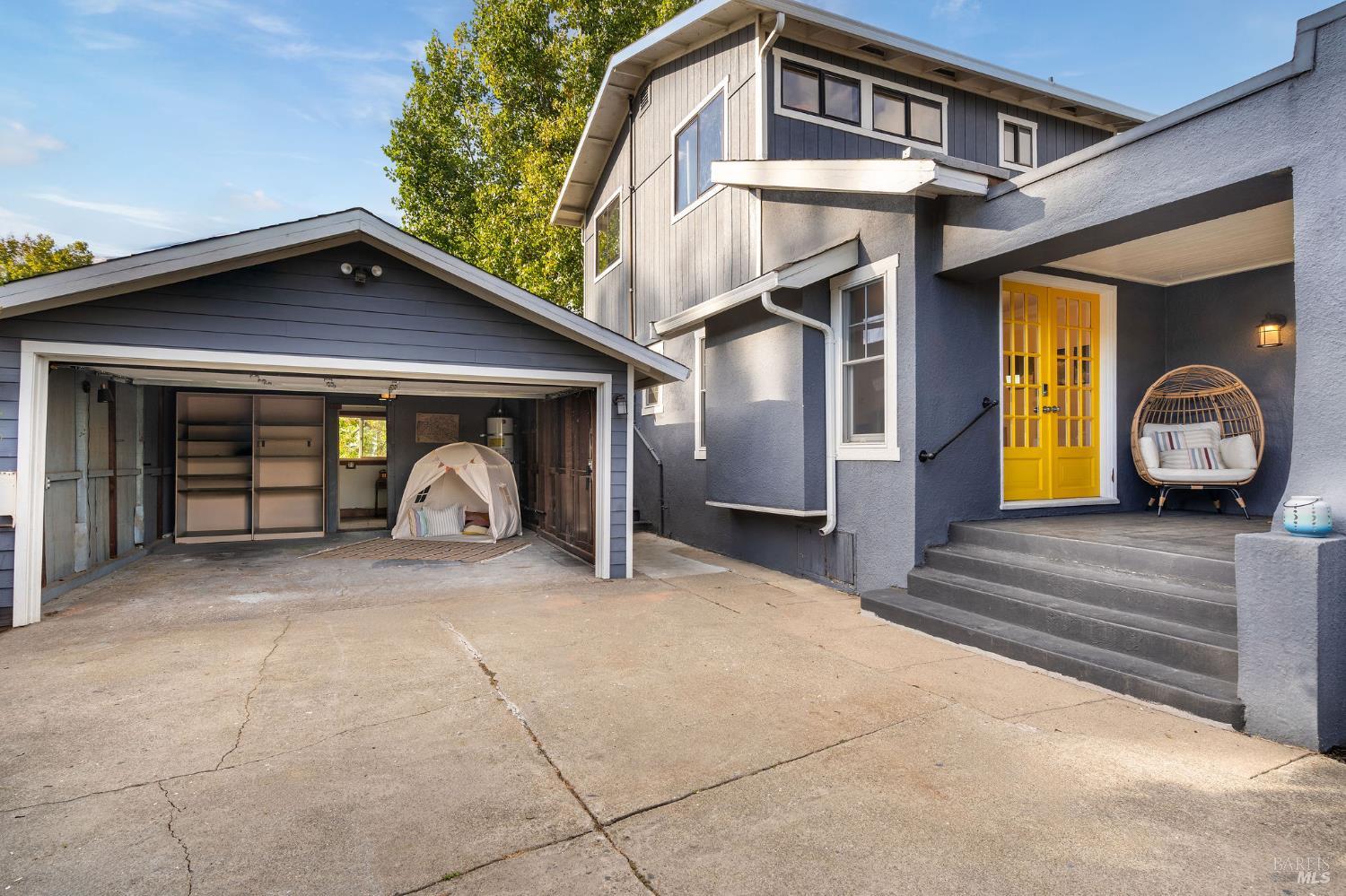 Detail Gallery Image 8 of 52 For 3009 Humboldt Ave, Oakland,  CA 94602 - 5 Beds | 2 Baths