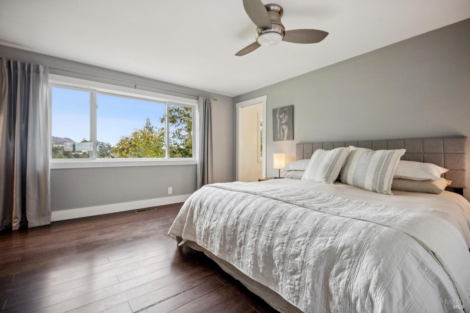 Detail Gallery Image 20 of 38 For 102 Marina Court Dr, San Rafael,  CA 94901 - 4 Beds | 3 Baths