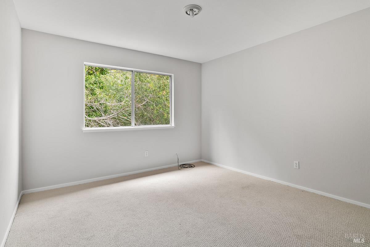 Detail Gallery Image 18 of 23 For 3 Glen Dr, Fairfax,  CA 94930 - 3 Beds | 2/1 Baths