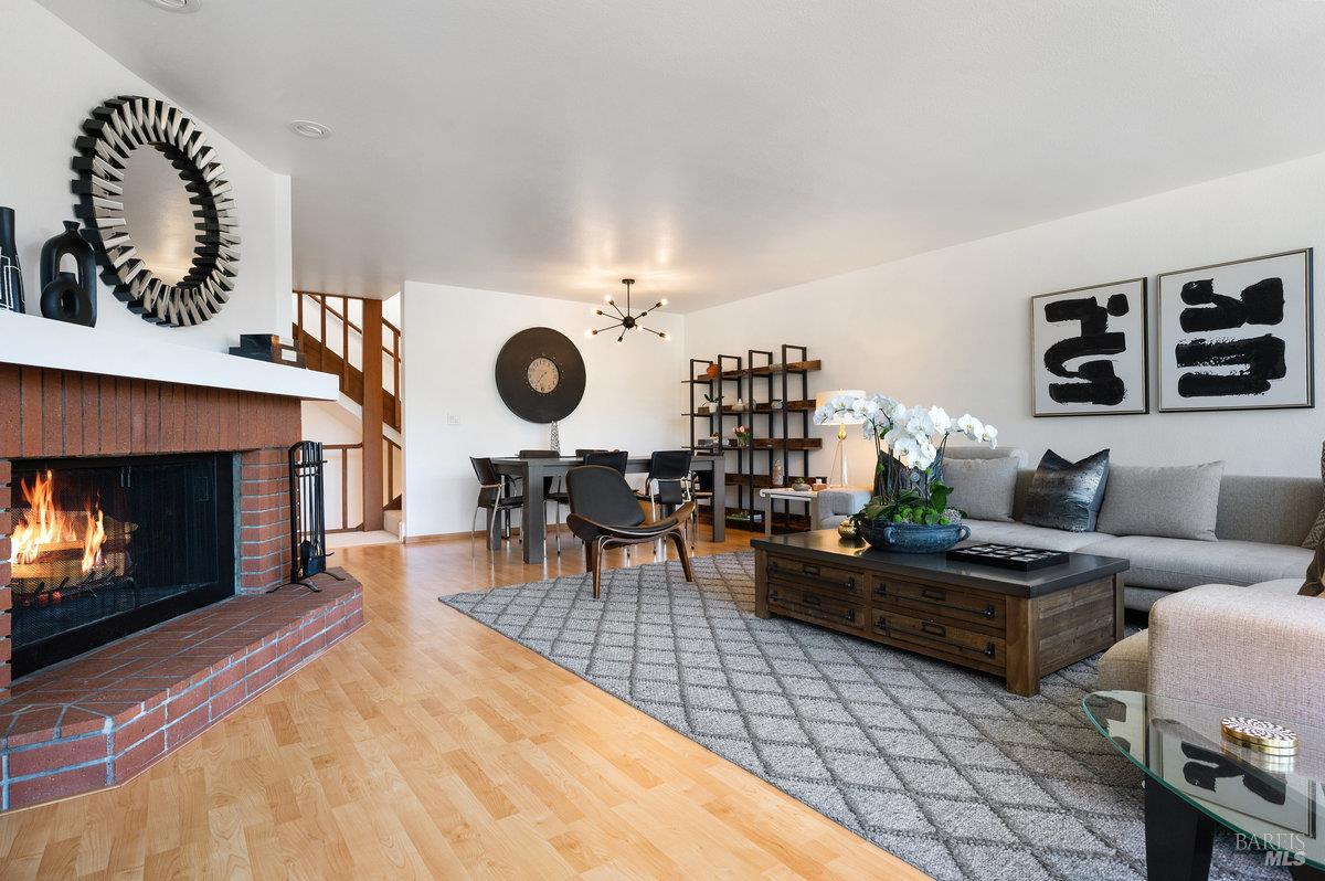 Detail Gallery Image 5 of 32 For 154 Professional Center Pkwy, San Rafael,  CA 94903 - 3 Beds | 2/1 Baths