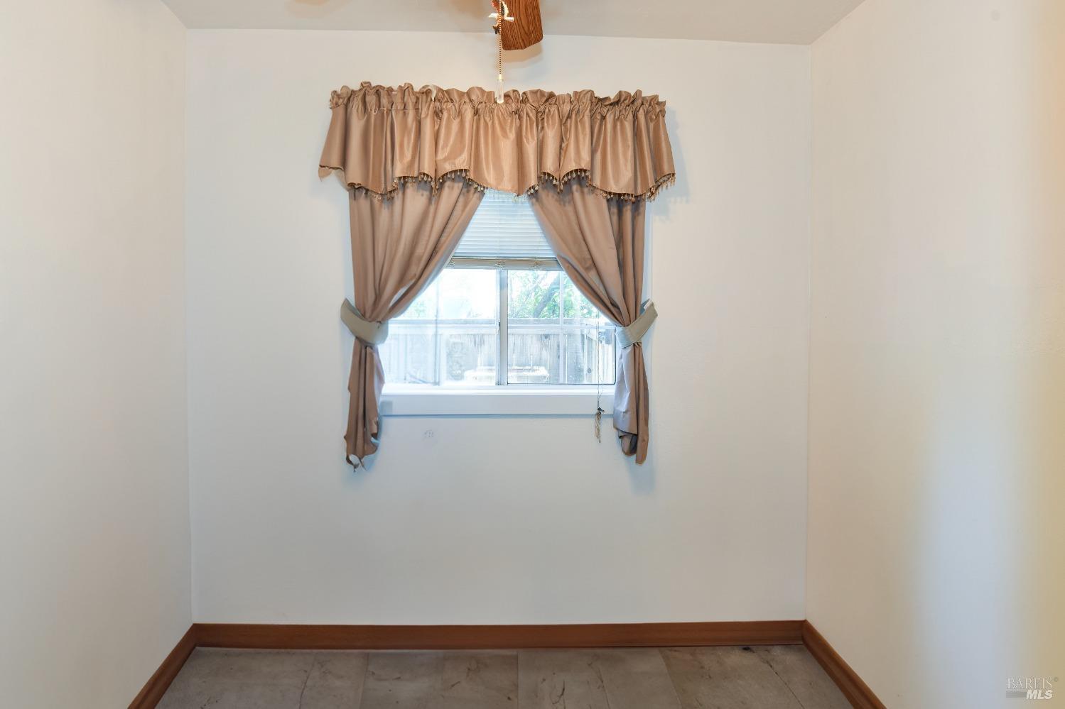Detail Gallery Image 23 of 30 For 1215 Rutledge Ave, Santa Rosa,  CA 95404 - 4 Beds | 2 Baths
